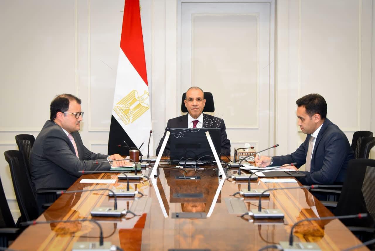 وزير الخارجية يبحث مع وزير خارجية سيشل سبل تعزيز العلاقات الثنائية والقضايا الاقليمية بمناسبة مرور ٥٠ عاماً على العلاقات الدبلوماسية بين البلدين 1 FB IMG 1783523037413